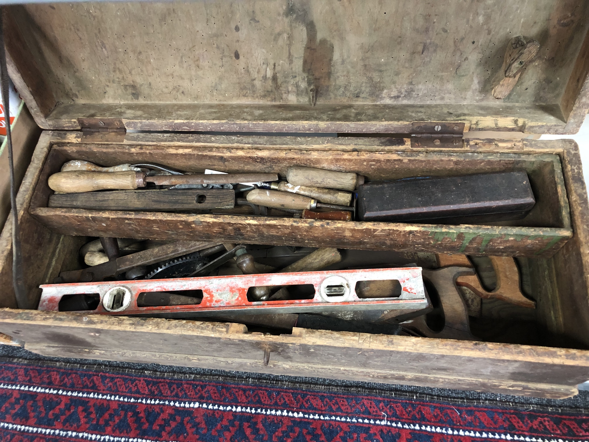 A vintage pine joiner's tool box containing hand tools, - Image 2 of 2