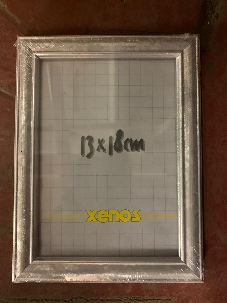 Nineteen Xenos silver-finish photo frames, 13 cm x 18 cm, all brand new and still wrapped.