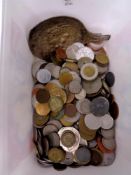 A tub of mainly 20th century British and foreign coins