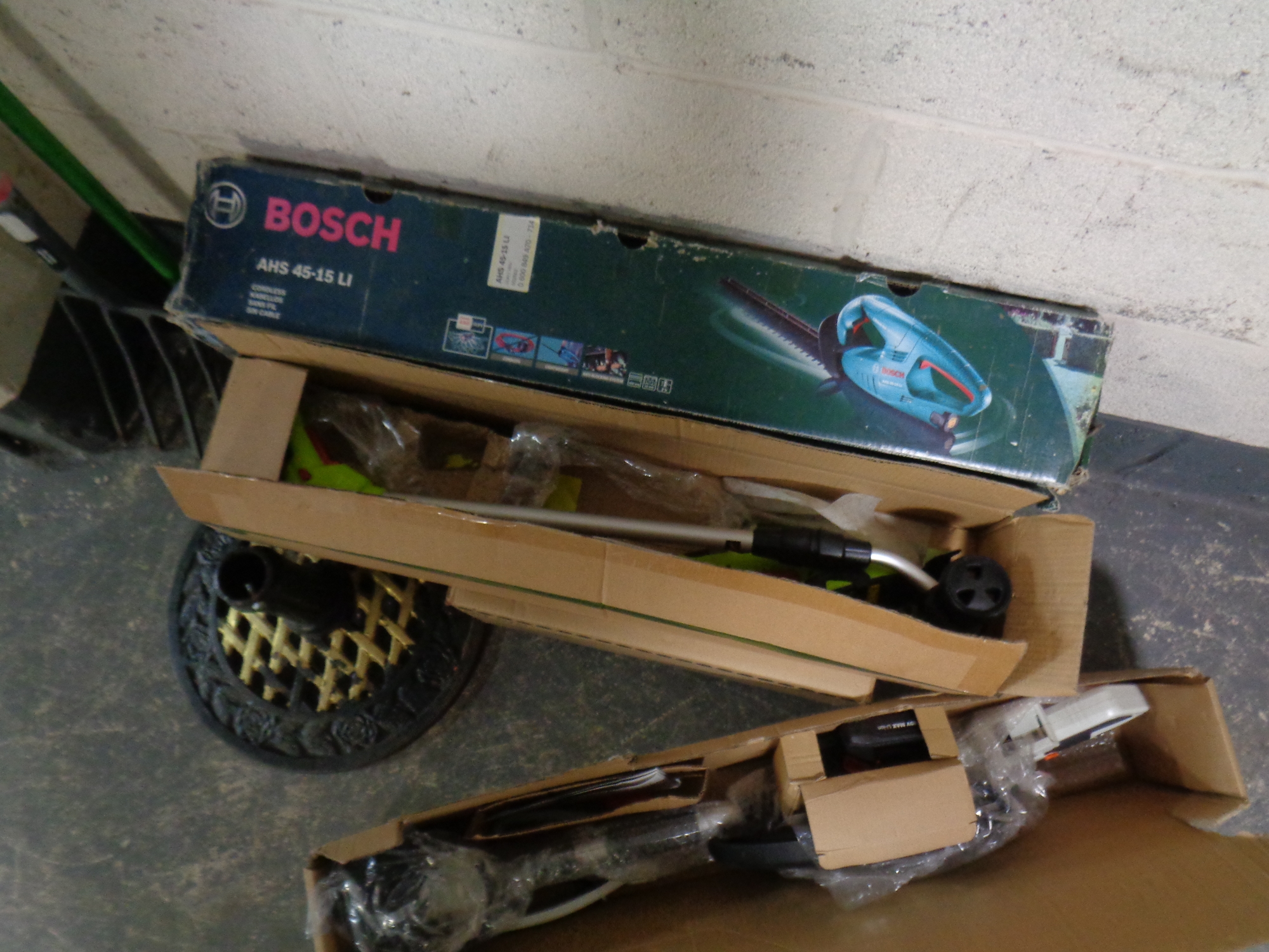 A quantity of gardening equipment to include electric hedge trimmer, push mower, - Image 2 of 2