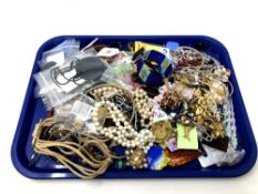 A tray of assorted costume jewellery