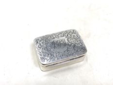 A silver pill box, Birmingham 1904, width 4.7cm.