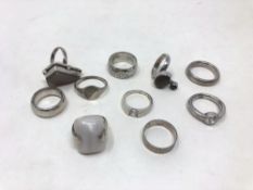 Ten various silver rings CONDITION REPORT: 64.