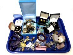 A tray of costume jewellery,