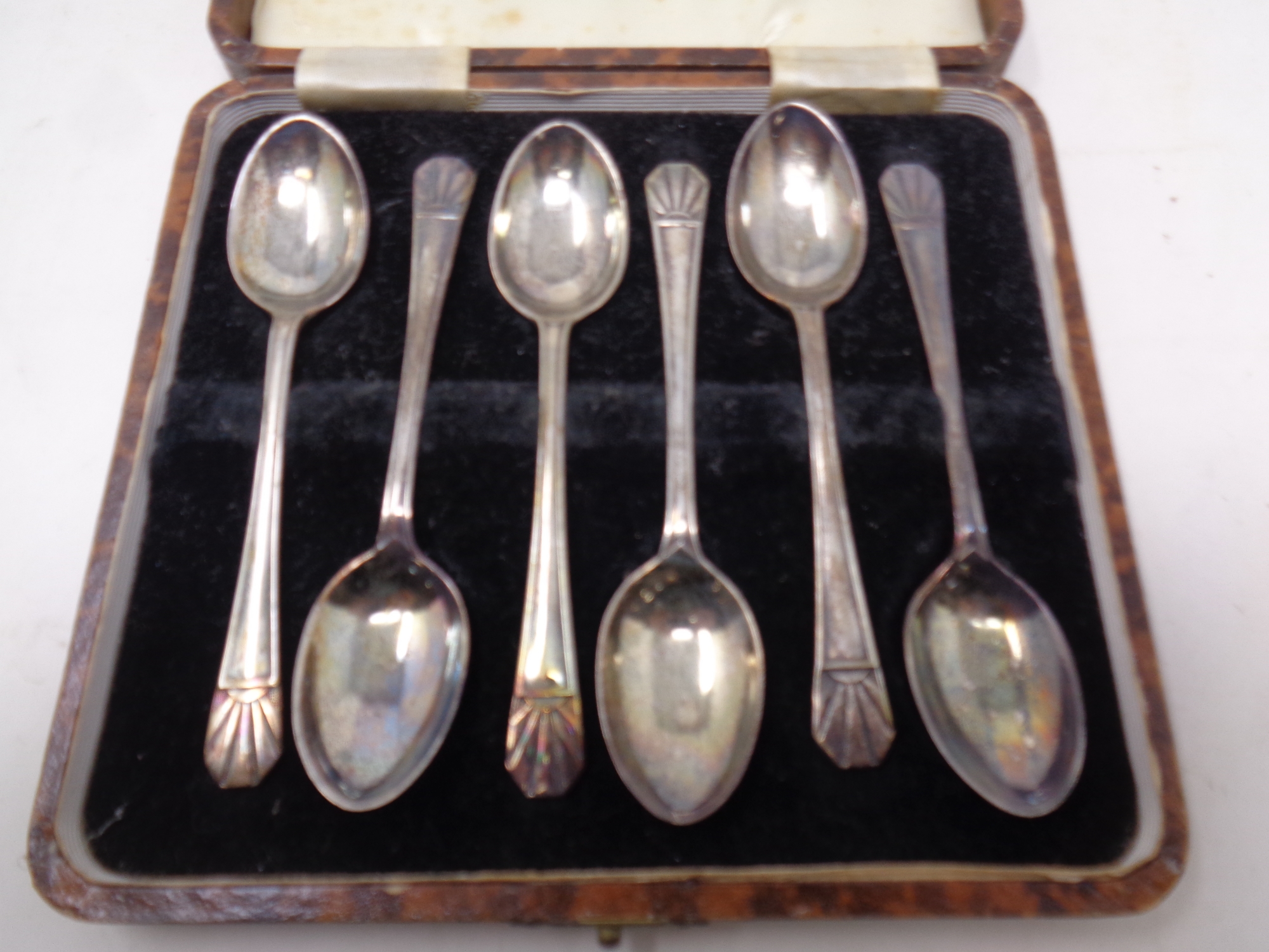 A set of six silver teaspoons in case