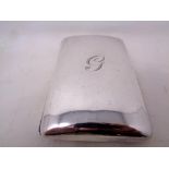 A silver cigar case engraved the letter G, 156.5g.