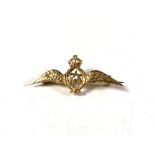 A 9ct gold RAF brooch.