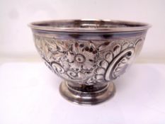 A Sheffield silver decorative bowl on stand 1901. Height 7.8 cm, diameter 11.