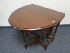 An Edwardian oak gate leg table