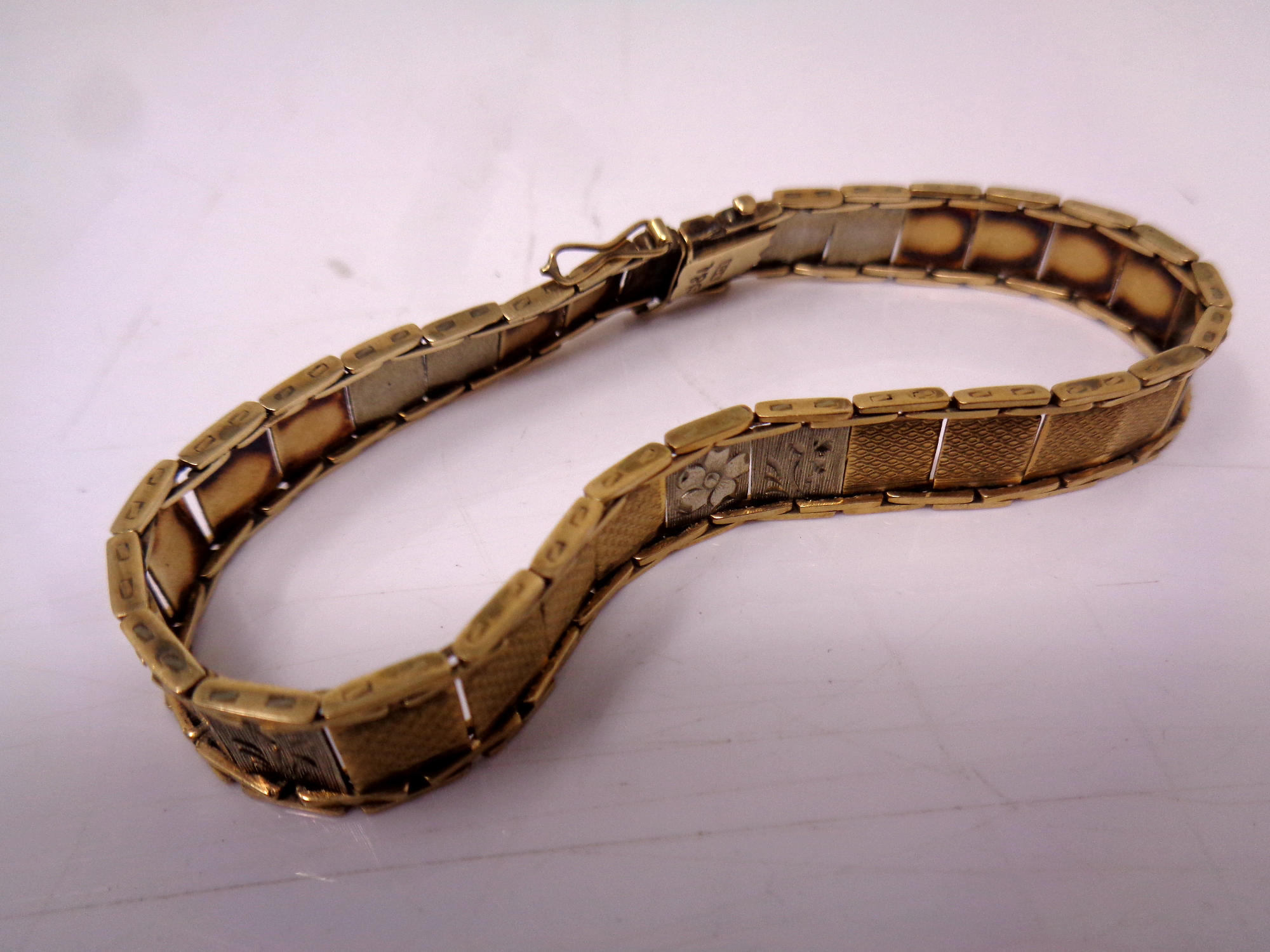 A 9ct gold panelled bracelet, length 18cm. CONDITION REPORT: 11.