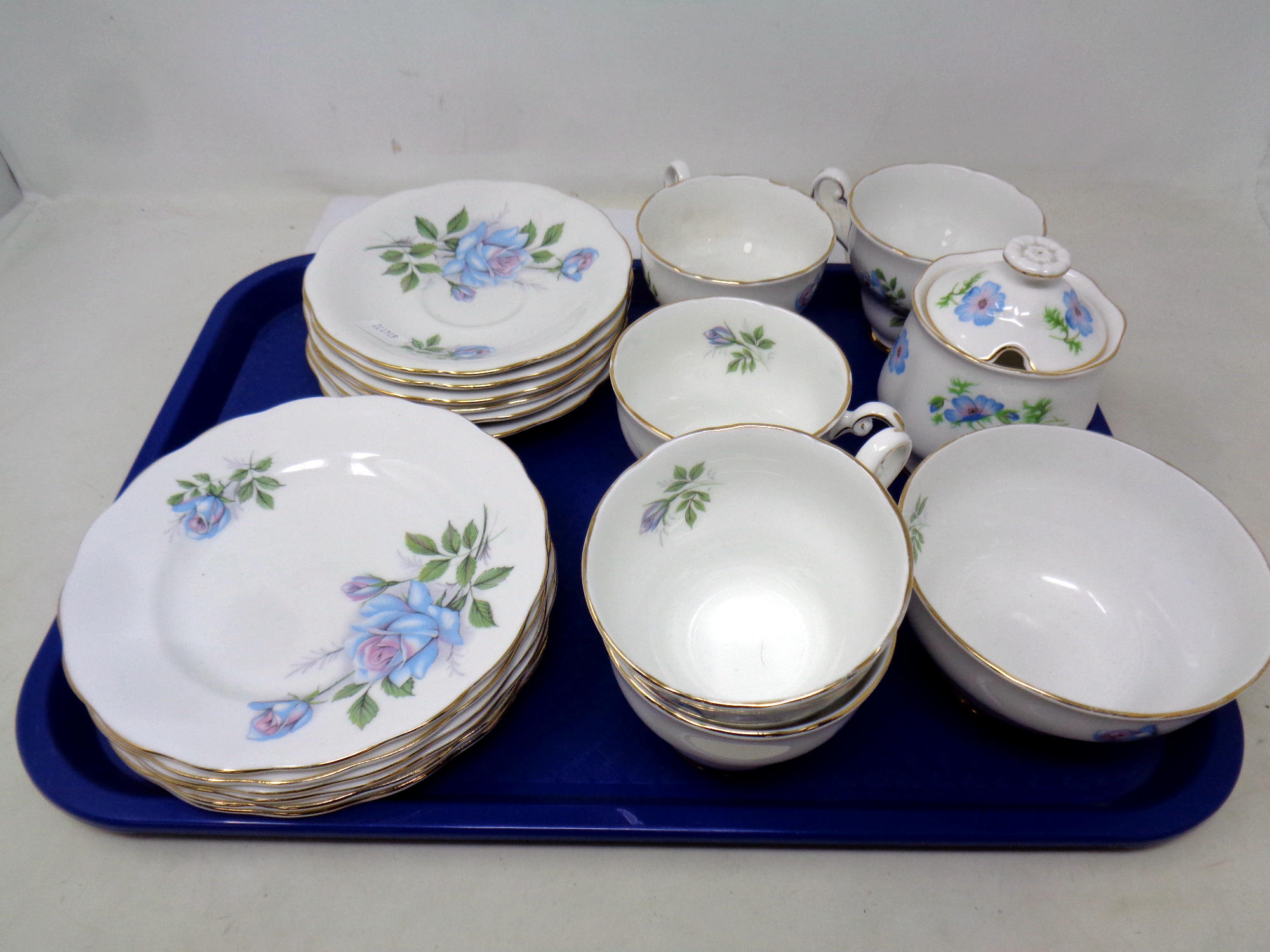 A tray containing nineteen pieces of Royal Standard Fascination bone tea china.