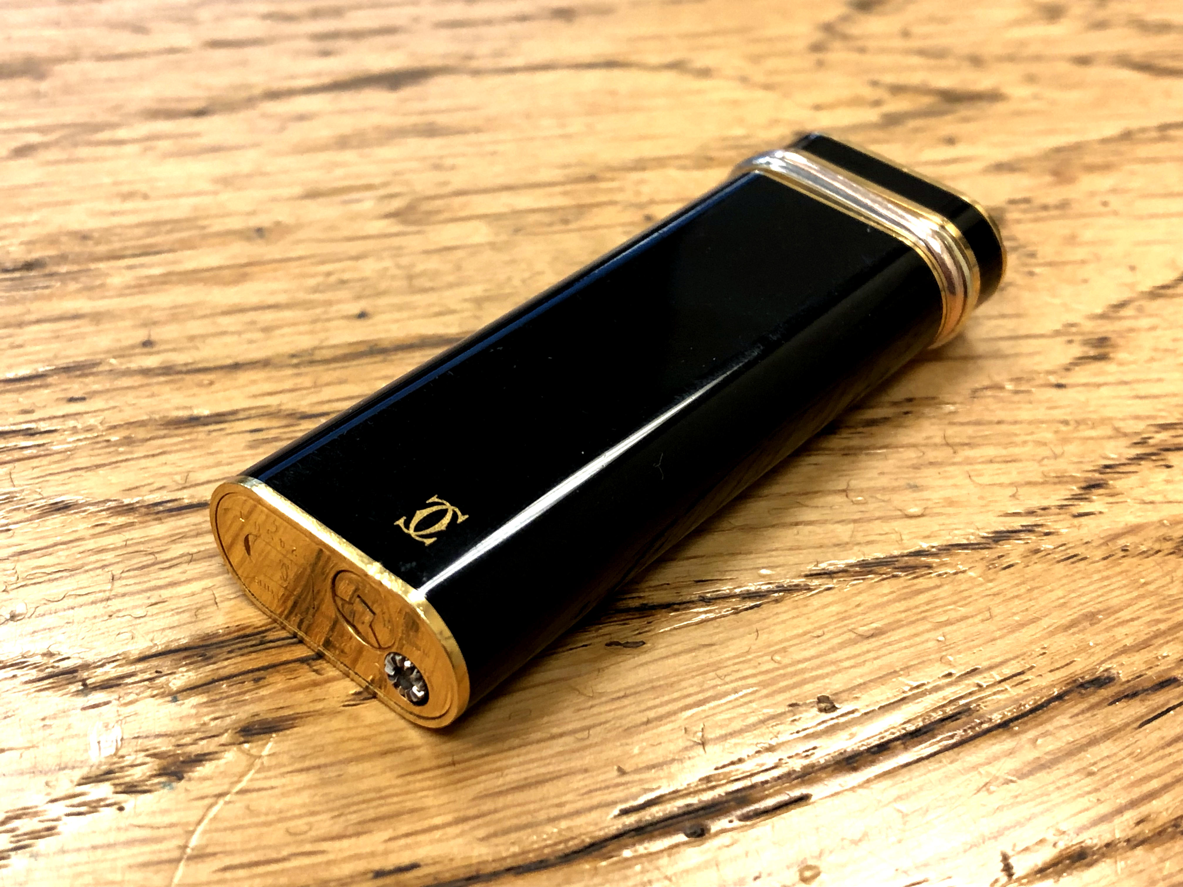 A must de Cartier gold-plated and black enamel lighter, circa 1989, stamped 62450T, - Image 4 of 4