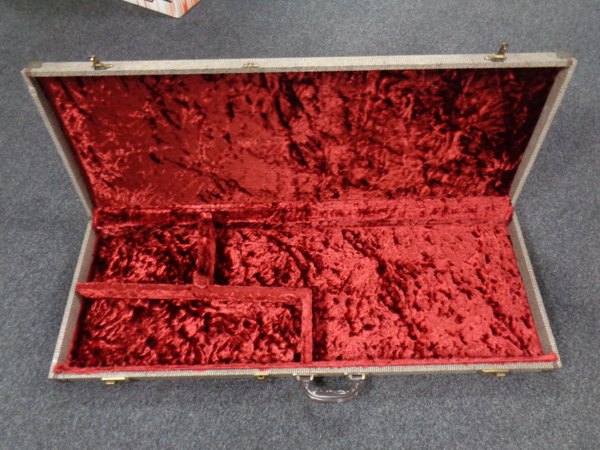 A vintage Selmer instrument case lined with red velvet - Image 2 of 2