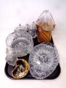 A tray of assorted glass ware including glass hand bag