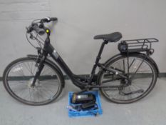 A Giant Ease-e electric bike with battery, keys,
