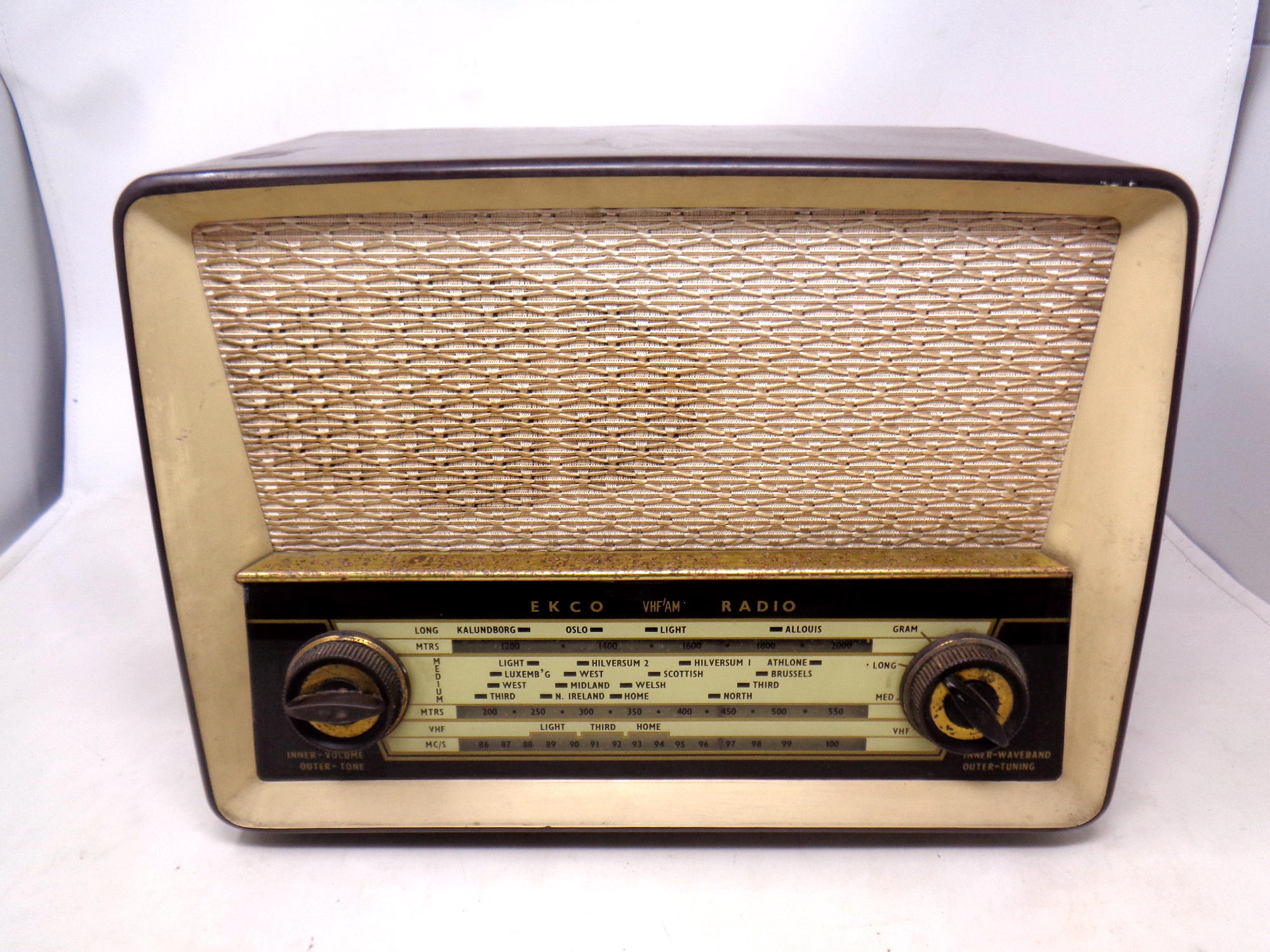 An early 20th century Ekco Bakelite valve radio