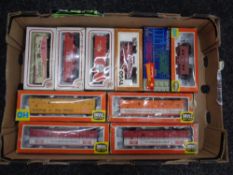 A collection of Tyco roundhouse products and Life-Like trains, HO scale wagons,