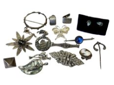 Assorted silver jewellery