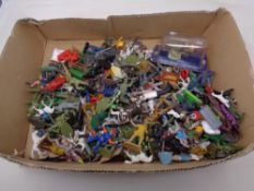 A box of miscellaneous 20th century model soldiers - Britons Detaile, plastic,