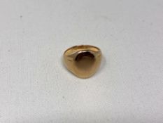 A 9ct gold signet ring, size I. CONDITION REPORT: 4.