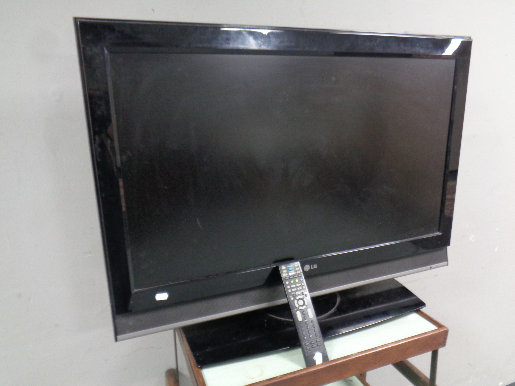 A LG 37" LCD TV with remote