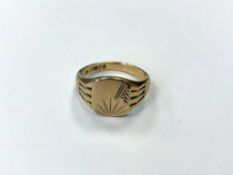 A 9ct gold signet ring, size T CONDITION REPORT: 6.