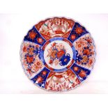 A Japanese Imari scalloped edged plate, diameter 30 cm.