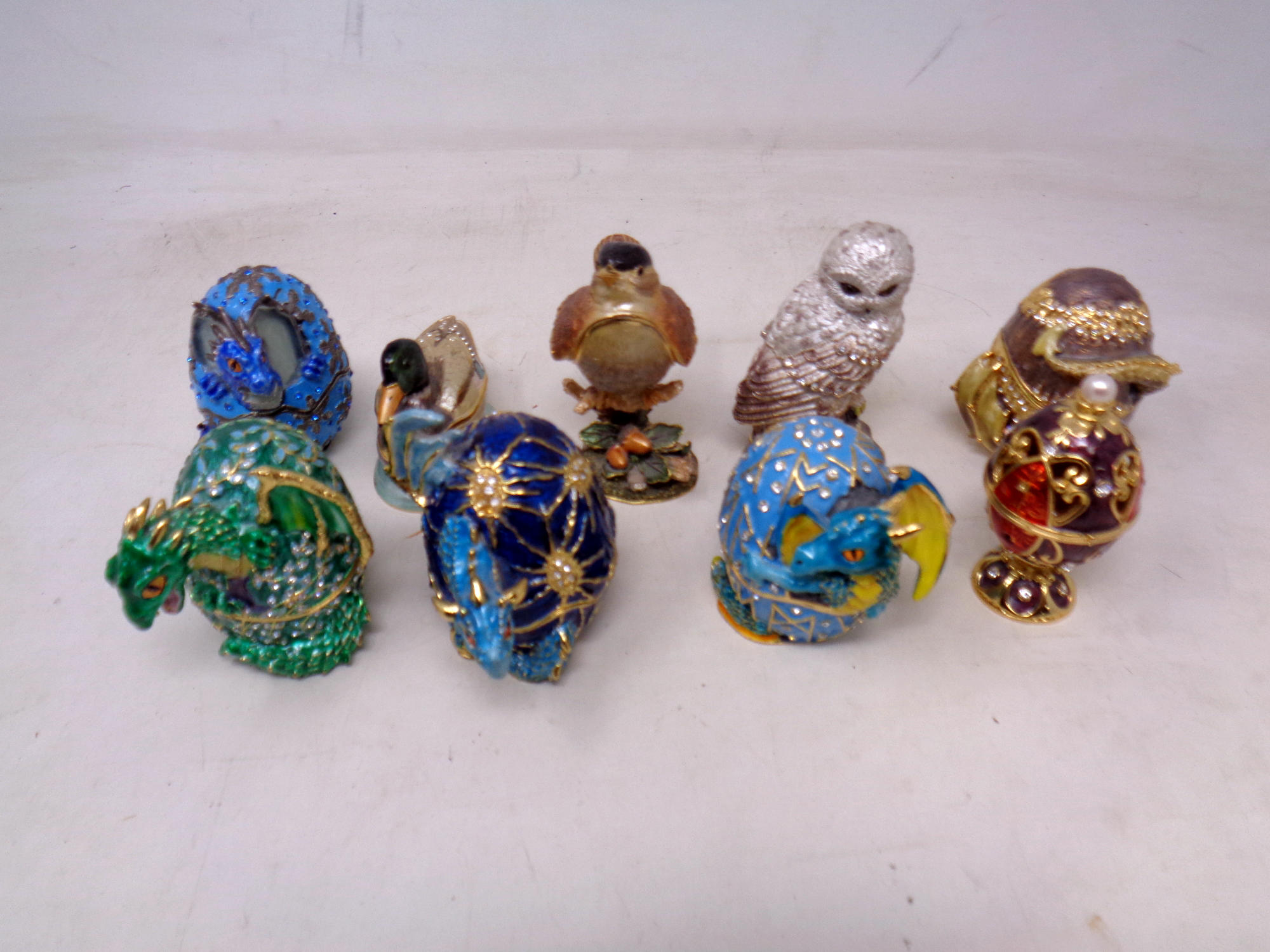 Five enamelled Enchanhea Dragon eggs together with a further enamelled egg and three little gems