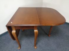 A D-end drop leaf table on cabriole legs,