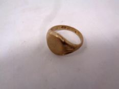 A gent's 9ct gold signet ring, 6.5g.