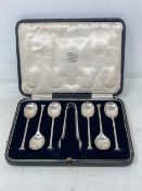 A set of six silver tea spoons with matching sugar tongs, Sheffield 1930, 91.3g, cased.