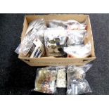 A box of a very large quantity of unboxed 1:35 modelling figures,