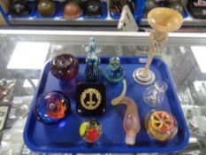 A tray of assorted glass paperweights to include Mdina, art glass twist stem candlestick,