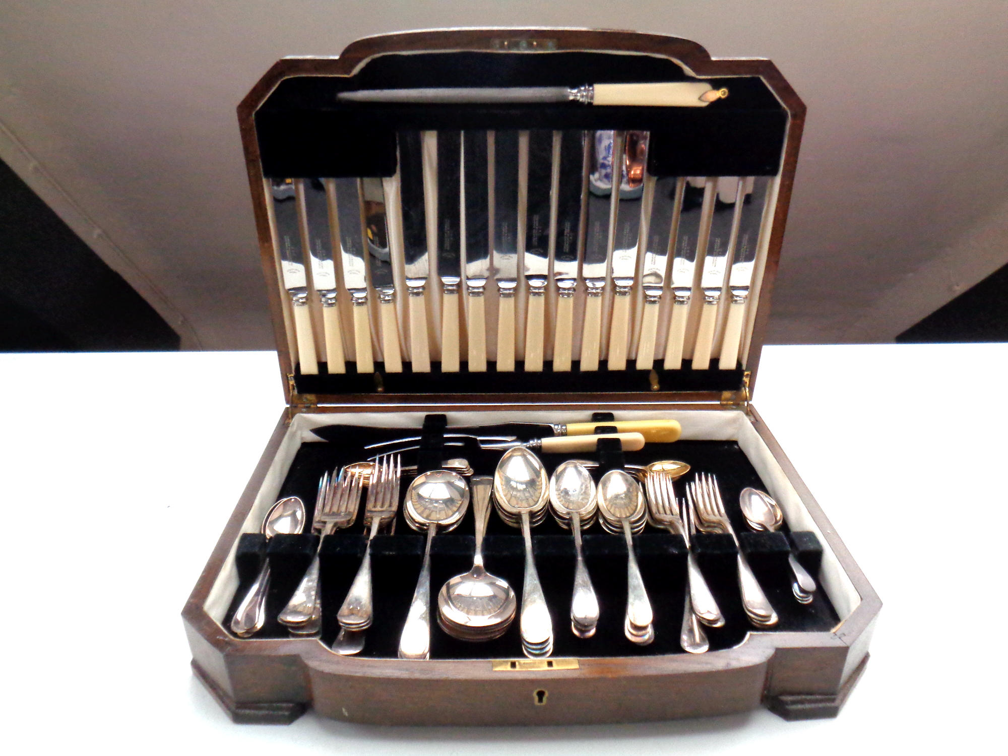 A canteen of silver plated fish cutlery together with a further oak canteen of stainless steel - Image 2 of 2