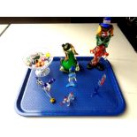 A tray of Murano glass including clown figure etc