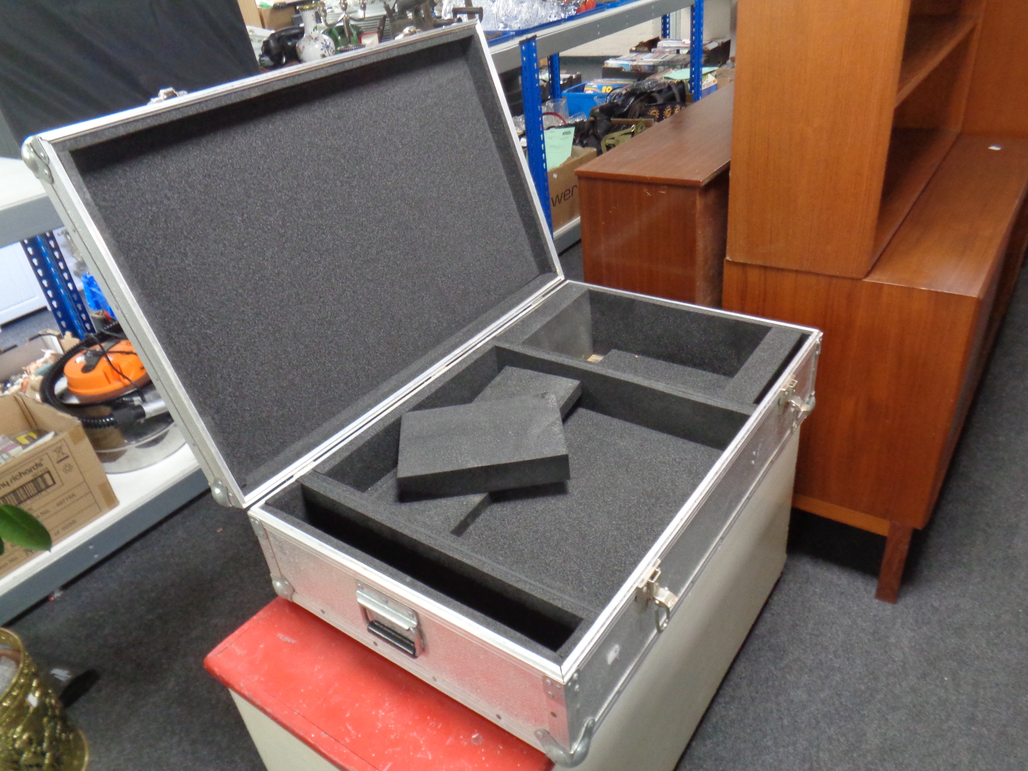 An aluminium flight case, width 81.