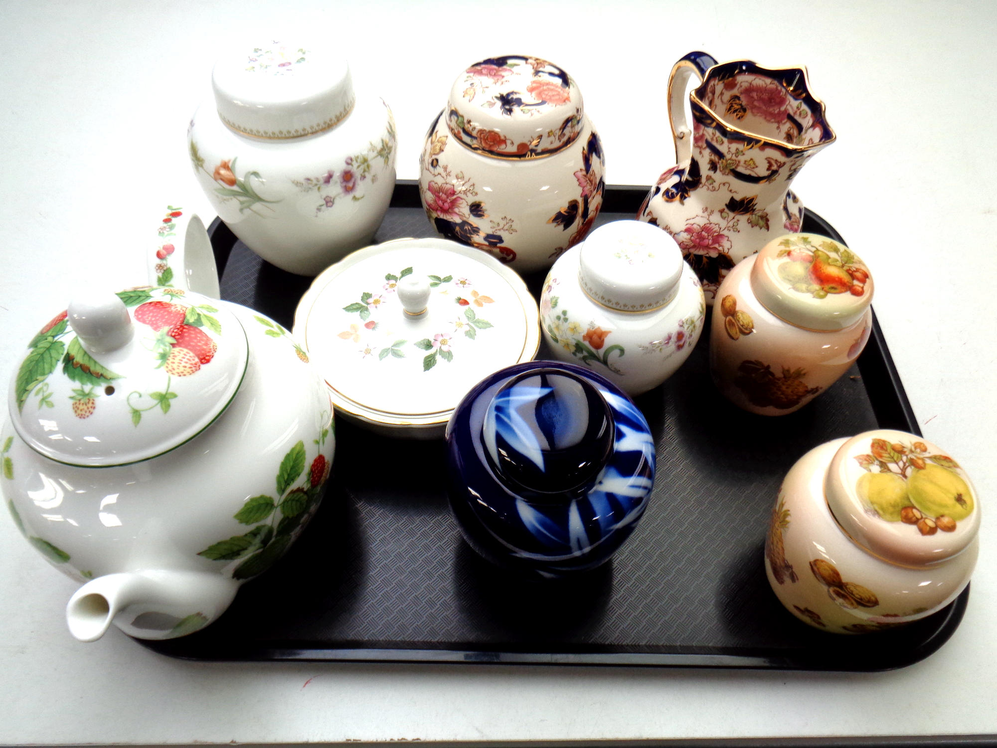 A tray of Masons Mandalay lidded ginger jar and matching jug,