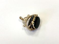 A 9ct gold swivel fob set with agate and bloodstone.