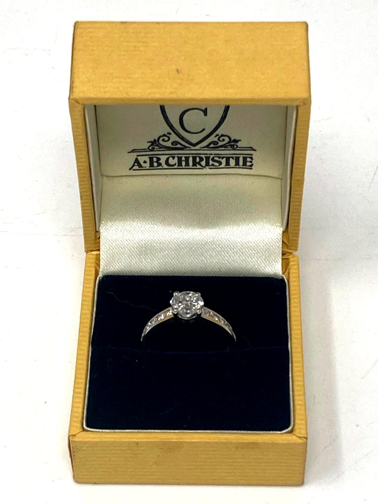 A lady's diamond ring, pie cut diamond approx. 1.