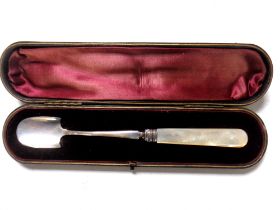 A silver and mother-of-pearl handled cheese scoop in fitted case