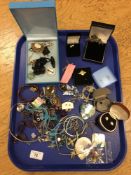 A tray of costume jewellery,