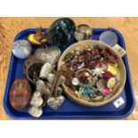 A tray of costume jewellery,