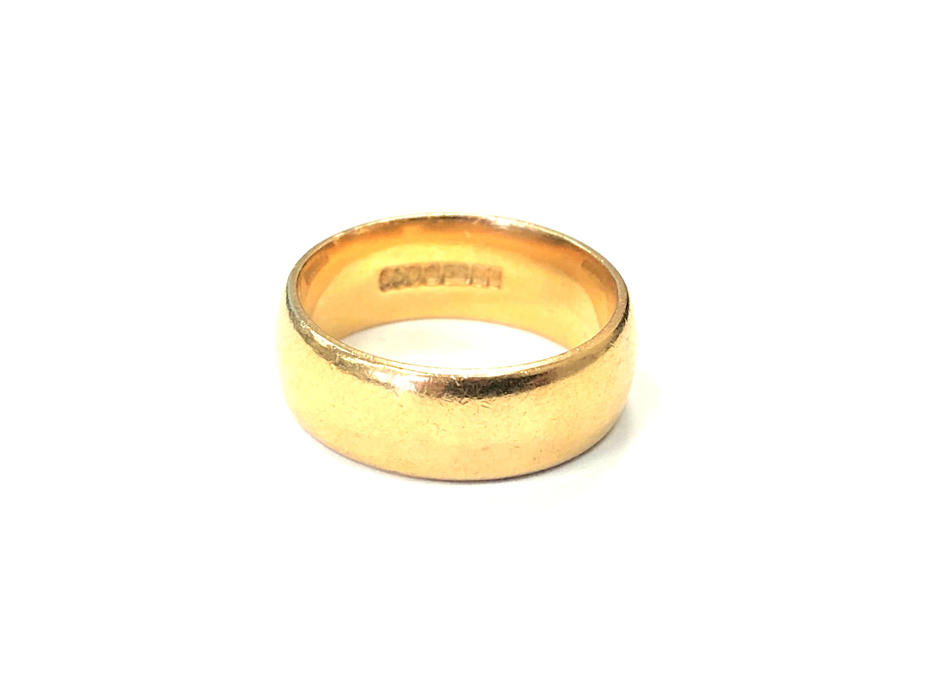 A 22ct gold band ring, size J CONDITION REPORT: 7.