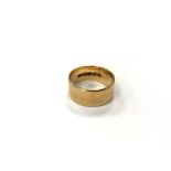 An 18ct yellow gold band ring, 8.9g, band width 9 mm.