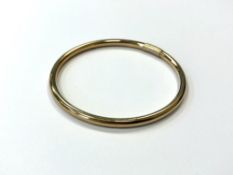 A 9ct gold bangle, 6.6g, diameter approximately 6.5 cm.