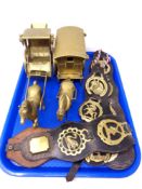A tray containing assorted brass ware,