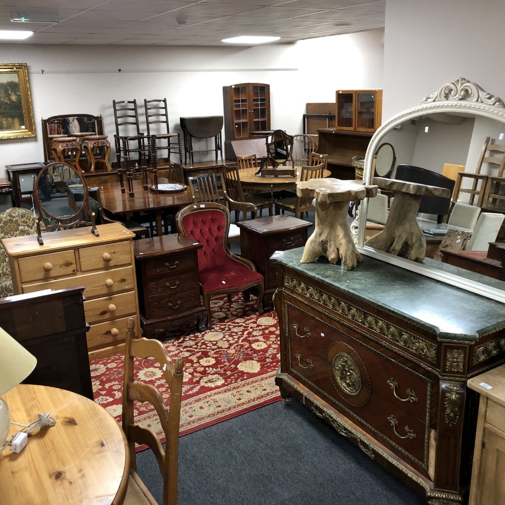 Weekly Auction of Antiques, Collectables & Furnishings