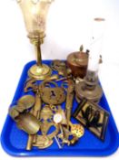 A tray of brass and copper ware including ornamental pistols, teapot, oil lamp etc.