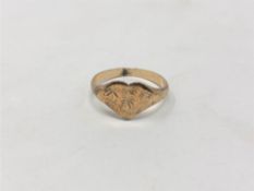 A 9ct yellow gold heart shaped ring, 1.6g, size I/J.