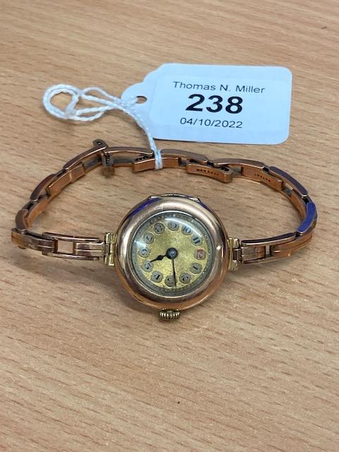 A lady's 9ct gold wristwatch on 9ct gold expanding bracelet CONDITION REPORT: 25.